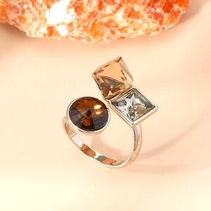 NEW‼️Elegant Ring with Brown and Tan Stones